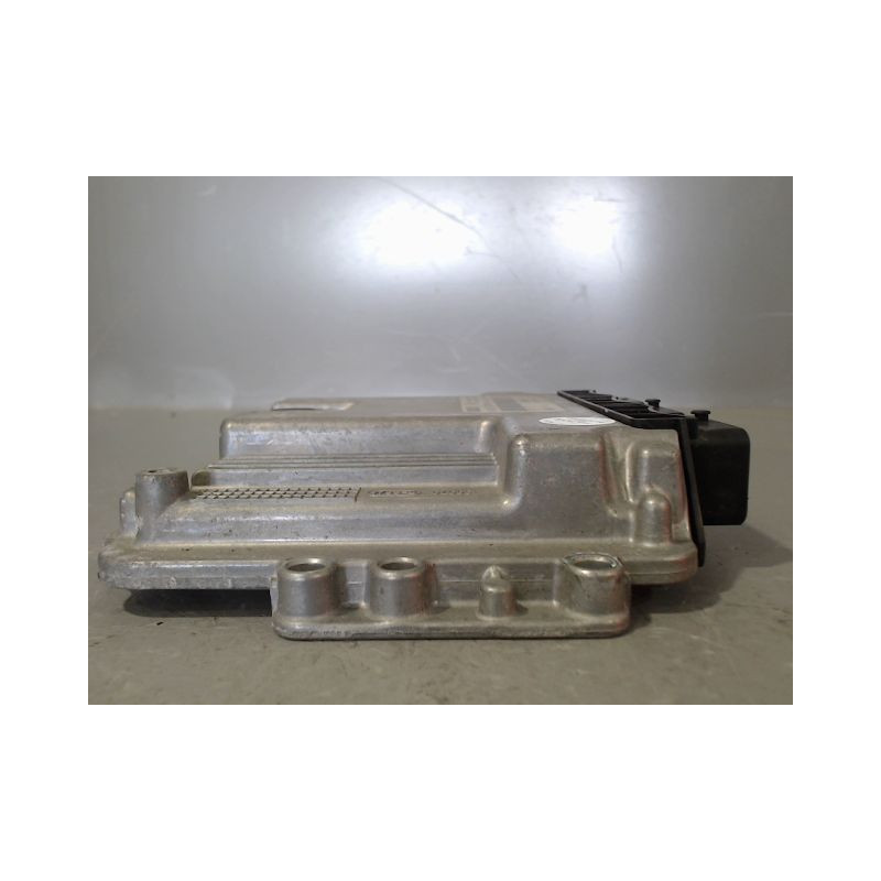 CALCULATEUR MOTEUR RENAULT MEGANE