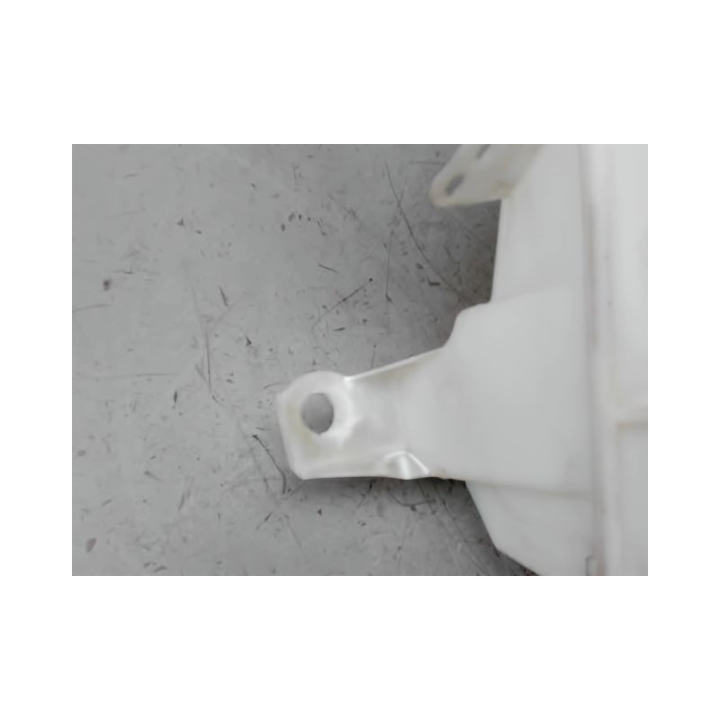 RESERVOIR LAVE-GLACE AVANT FORD FOCUS