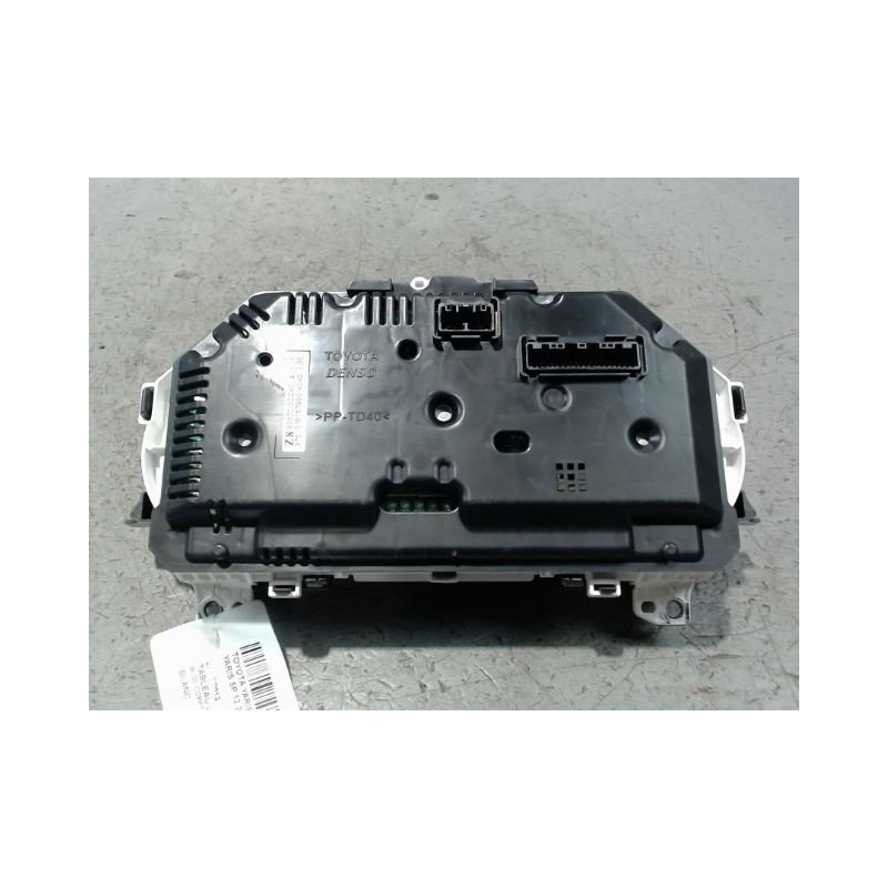 BLOC COMPTEURS TOYOTA YARIS 2005-