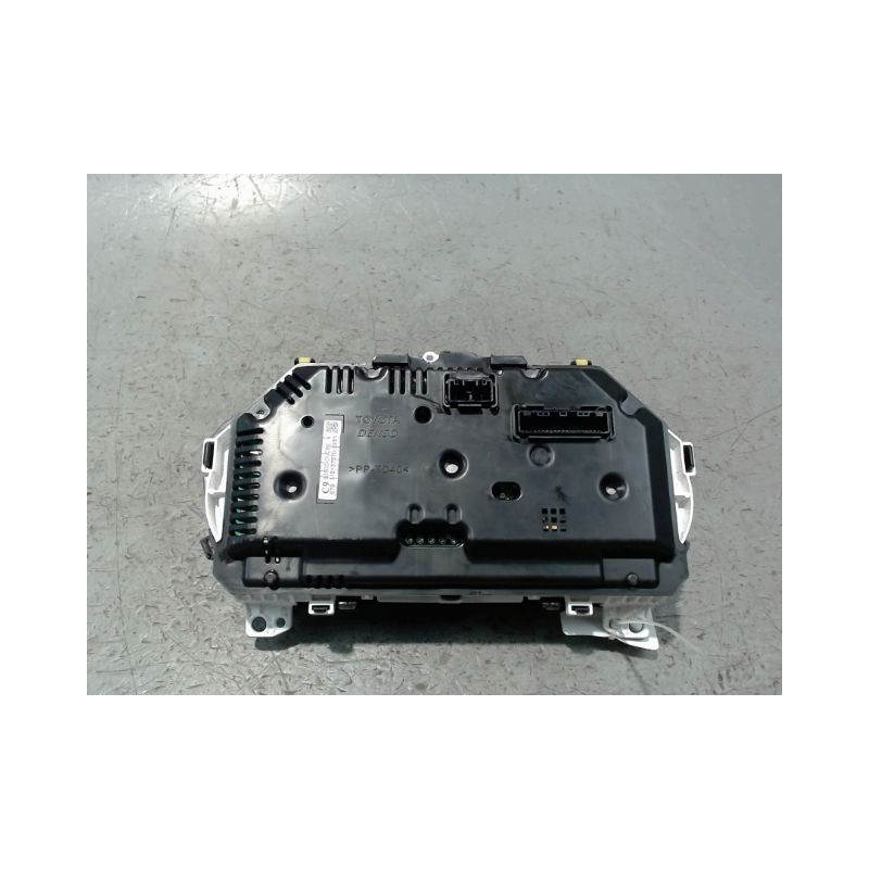 BLOC COMPTEURS TOYOTA YARIS II 2010-