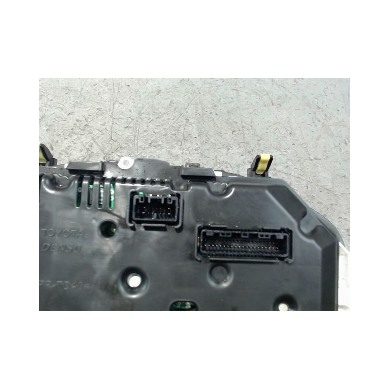 BLOC COMPTEURS TOYOTA YARIS II 2010-