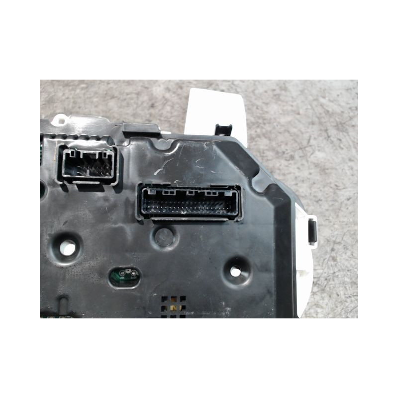 BLOC COMPTEURS TOYOTA YARIS II 2010-