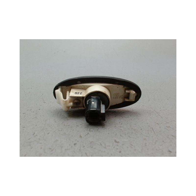 REPETITEUR AILE DROIT NISSAN PICK-UP KING CAB 2P III Phase 2 2002-2006