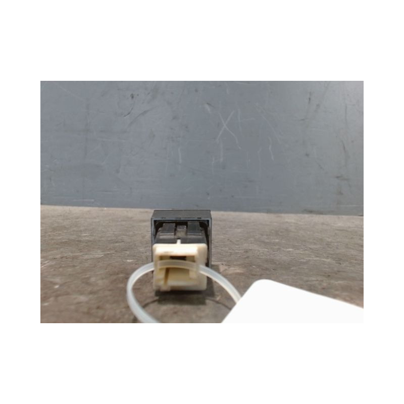 BOUTON DE WARNING CITROEN C4 2008-