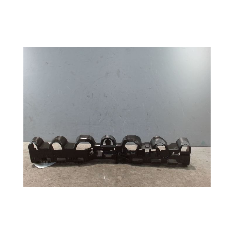 SUPPORT CENTRAL PARE-CHOC ARRIERE  RENAULT CLIO IV