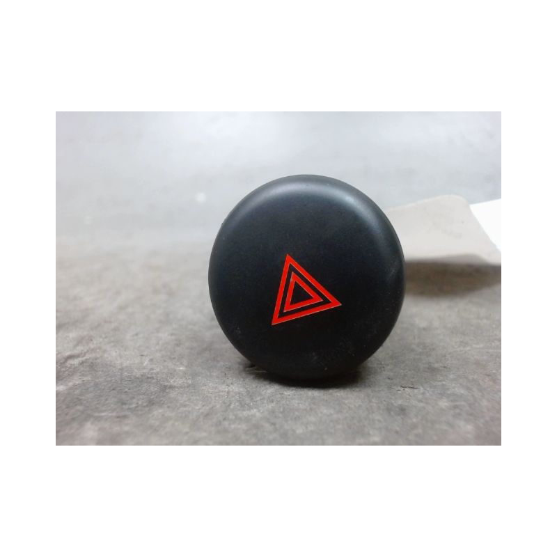 BOUTON DE WARNING NISSAN JUKE