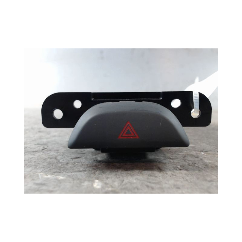 BOUTON DE WARNING NISSAN PULSAR