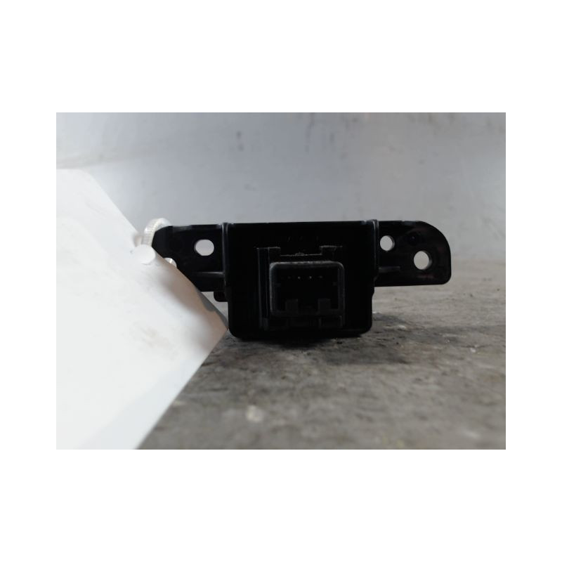 BOUTON DE WARNING NISSAN PULSAR
