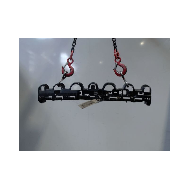 SUPPORT CENTRAL PARE-CHOC ARRIERE  RENAULT CLIO IV