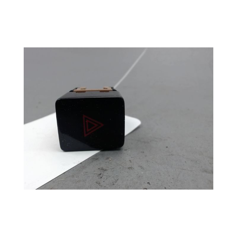 BOUTON DE WARNING NISSAN NOTE