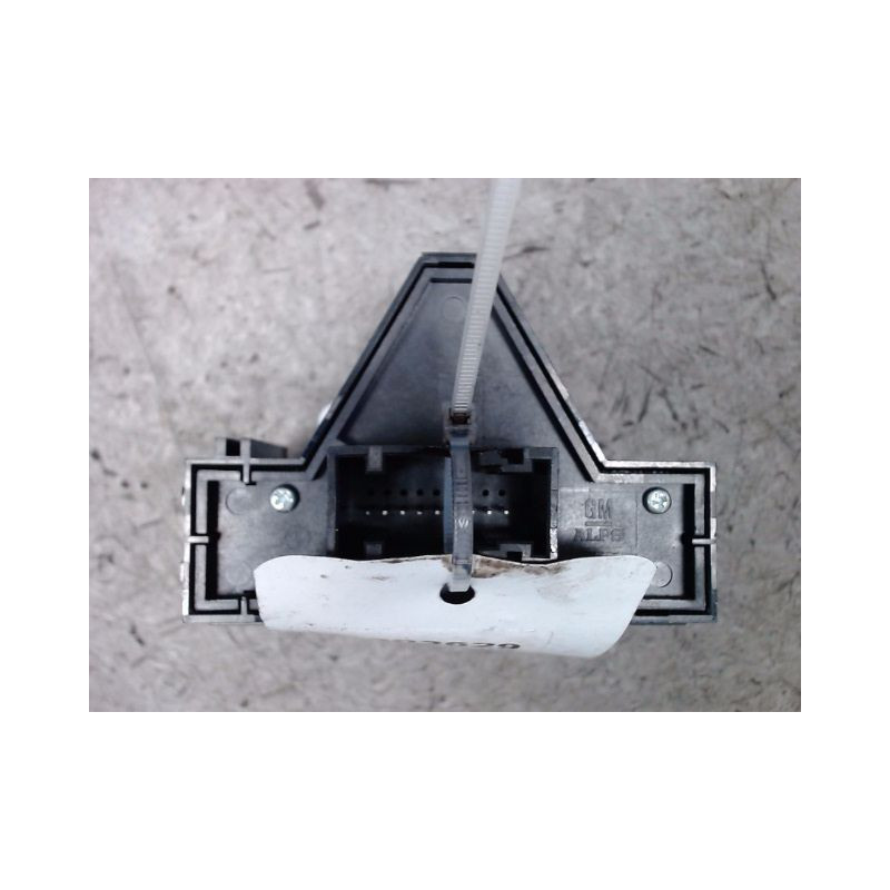 BOUTON DE WARNING OPEL CORSA 06-09