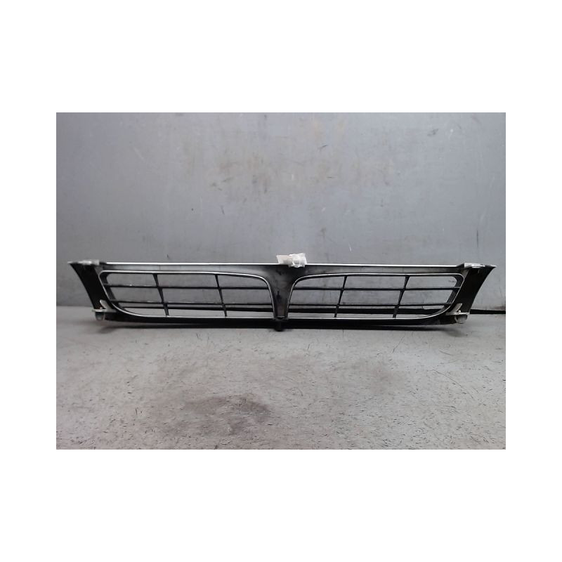 CALANDRE TOYOTA CARINA E 92-97