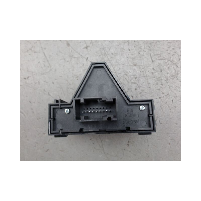BOUTON DE WARNING OPEL CORSA