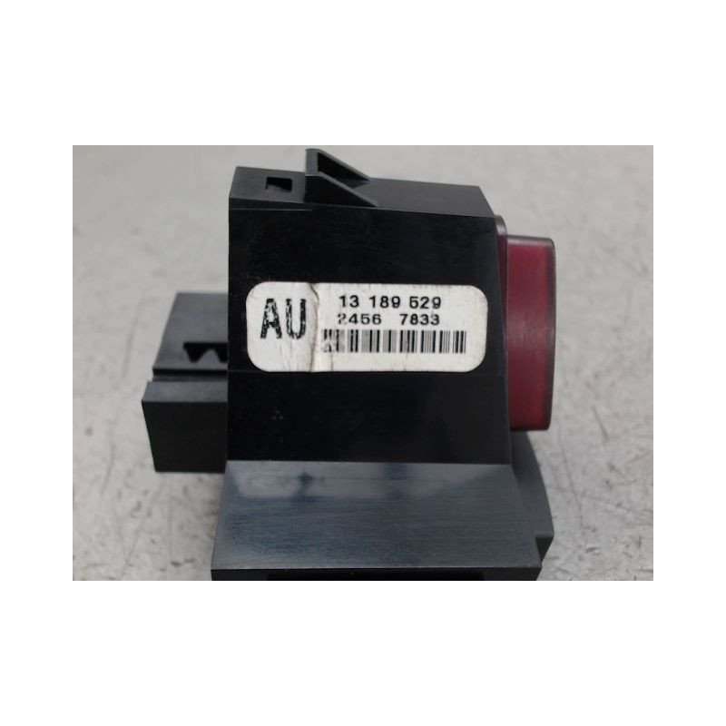 BOUTON DE WARNING OPEL CORSA