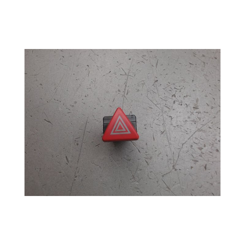 BOUTON DE WARNING AUDI A3