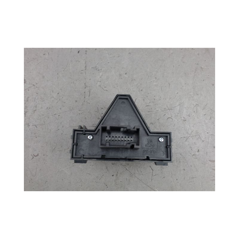 BOUTON DE WARNING OPEL CORSA