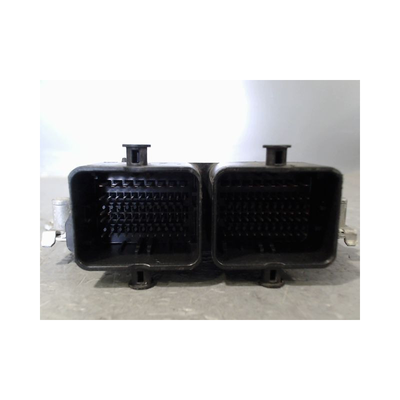 CALCULATEUR MOTEUR SUZUKI SWIFT