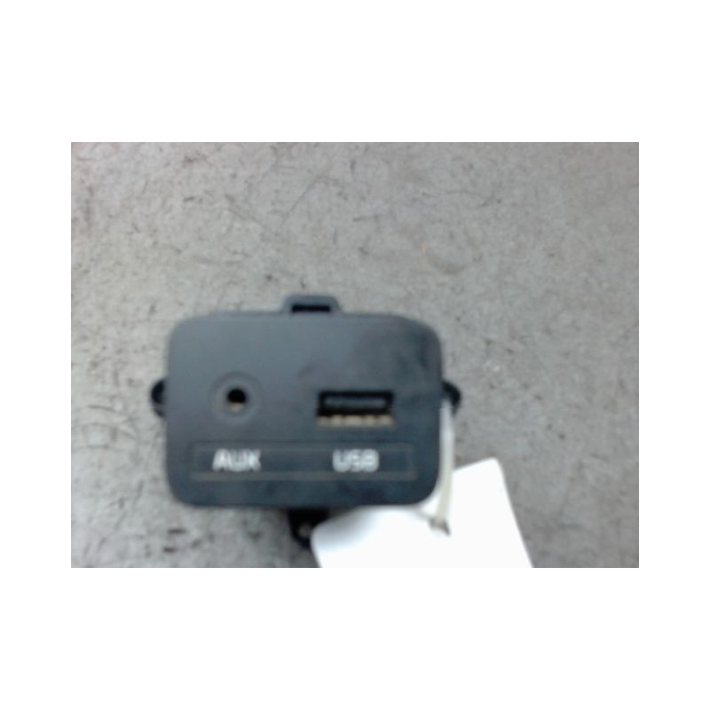 PORT USB/AUX KIA CARENS