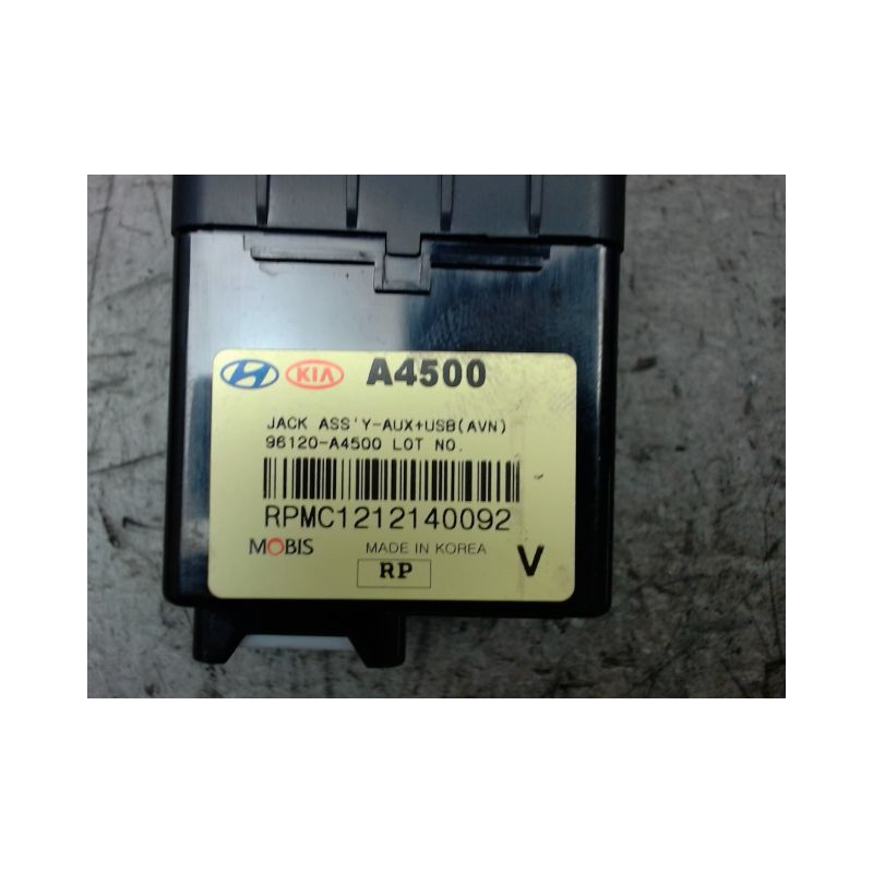 PORT USB/AUX KIA CARENS