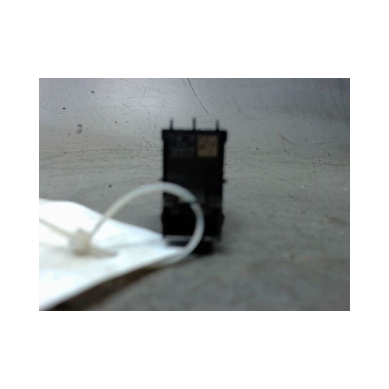 COMMANDE LEVE-GLACE PORTE AVD SKODA FABIA