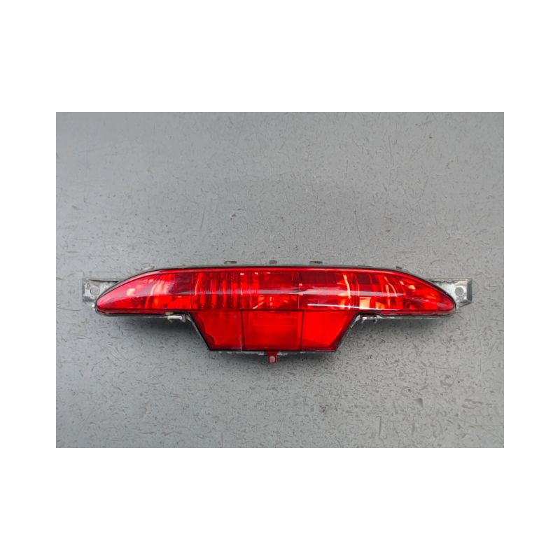 FEU BROUILLARD CENTRAL ARRIERE PEUGEOT 208