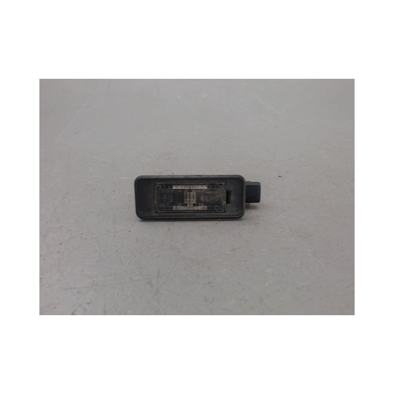 ECLAIREUR PLAQUE DE POLICE DROIT PEUGEOT 308