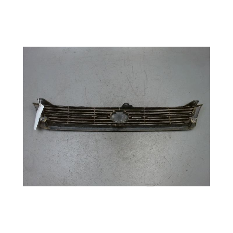 CALANDRE TOYOTA CARINA