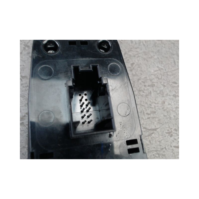 COMMANDE LEVE-GLACE PORTE AVD B.M.W. SERIE 3