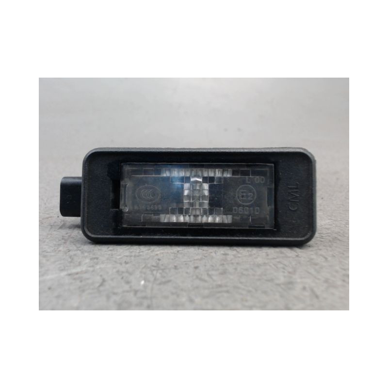 ECLAIREUR PLAQUE DE POLICE DROIT PEUGEOT 2008