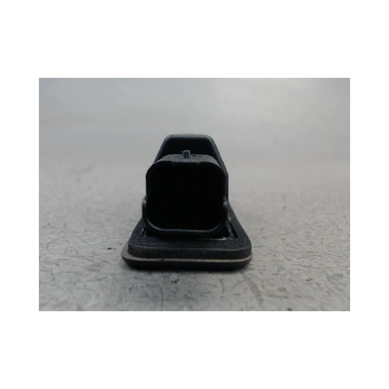 ECLAIREUR PLAQUE DE POLICE GAUCHE PEUGEOT 2008