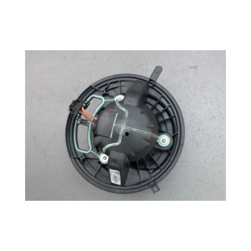 MOTEUR VENTILATEUR CHAUFFAGE B.M.W. SERIE 1