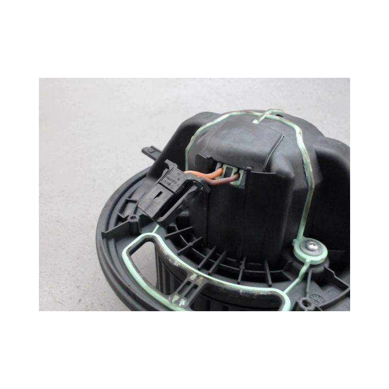 MOTEUR VENTILATEUR CHAUFFAGE B.M.W. SERIE 1