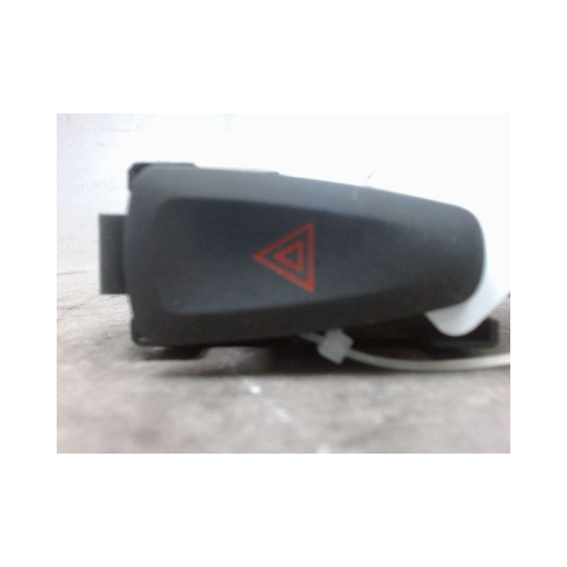 BOUTON DE WARNING DACIA SANDERO