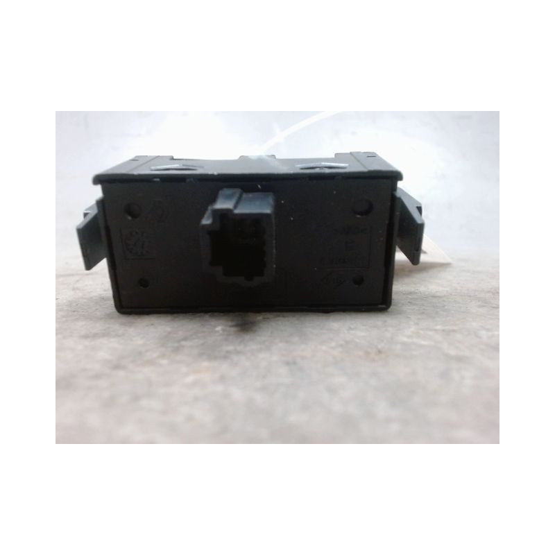 BOUTON DE WARNING DACIA SANDERO