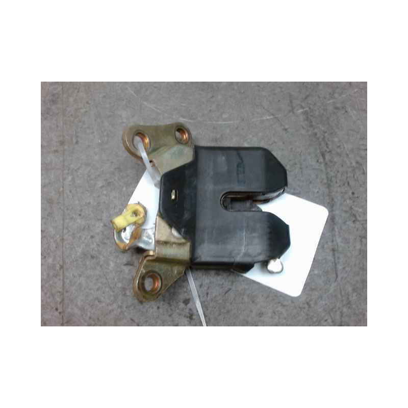 SERRURE HAYON  TOYOTA AVENSIS 2000-2003