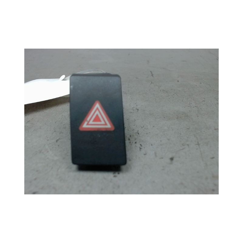 BOUTON DE WARNING TOYOTA VERSO