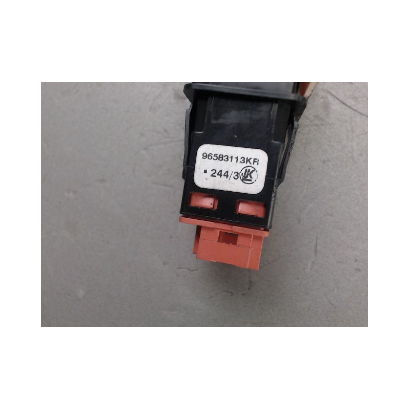 BOUTON DE WARNING CITROEN BERLINGO