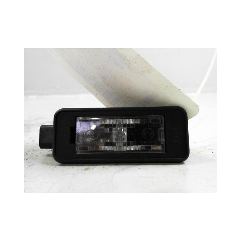 ECLAIREUR PLAQUE DE POLICE GAUCHE PEUGEOT 2008