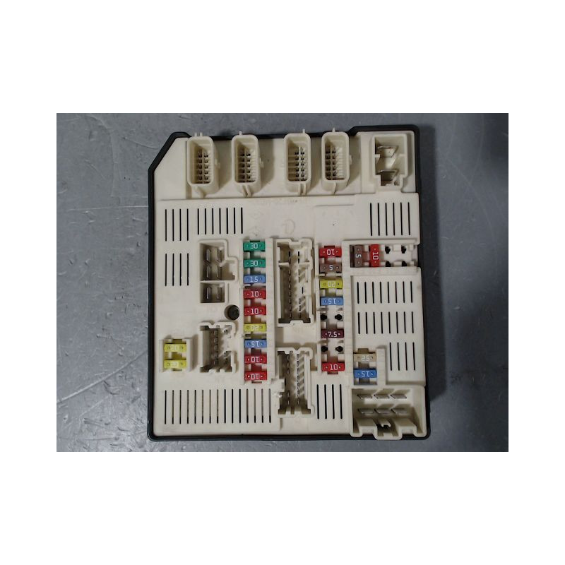 BOITE A FUSIBLES RENAULT LAGUNA III 2009-