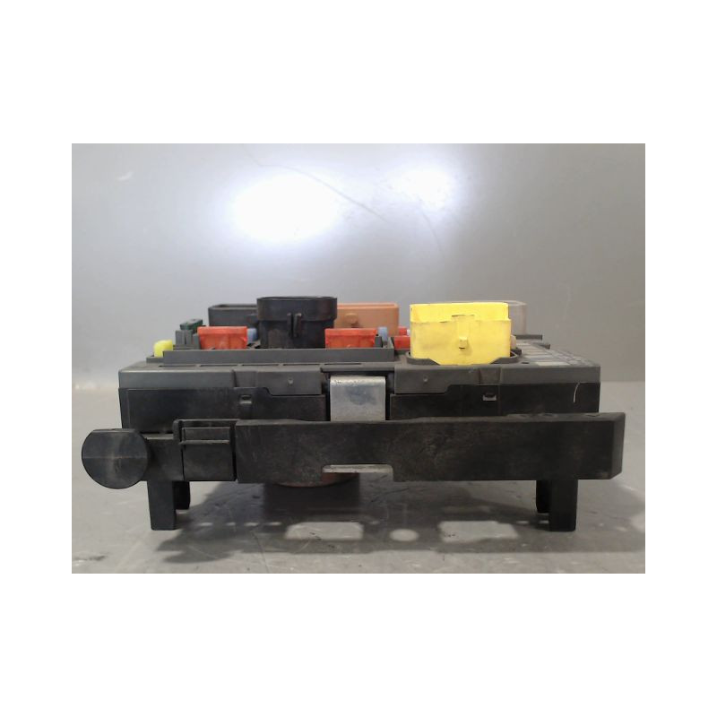 BOITE A FUSIBLES PEUGEOT 308 2011-