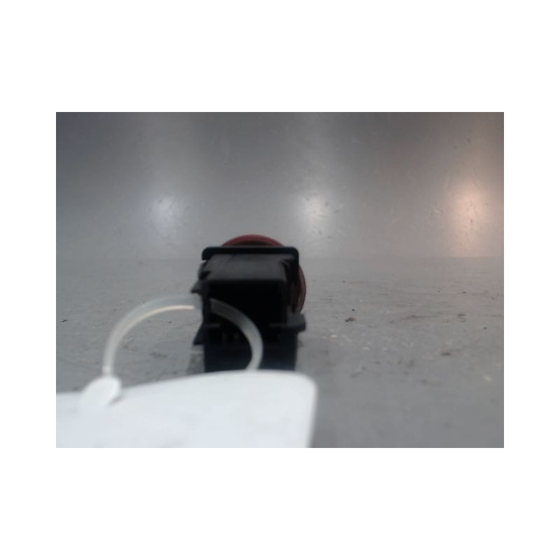 BOUTON DE WARNING CITROEN BERLINGO