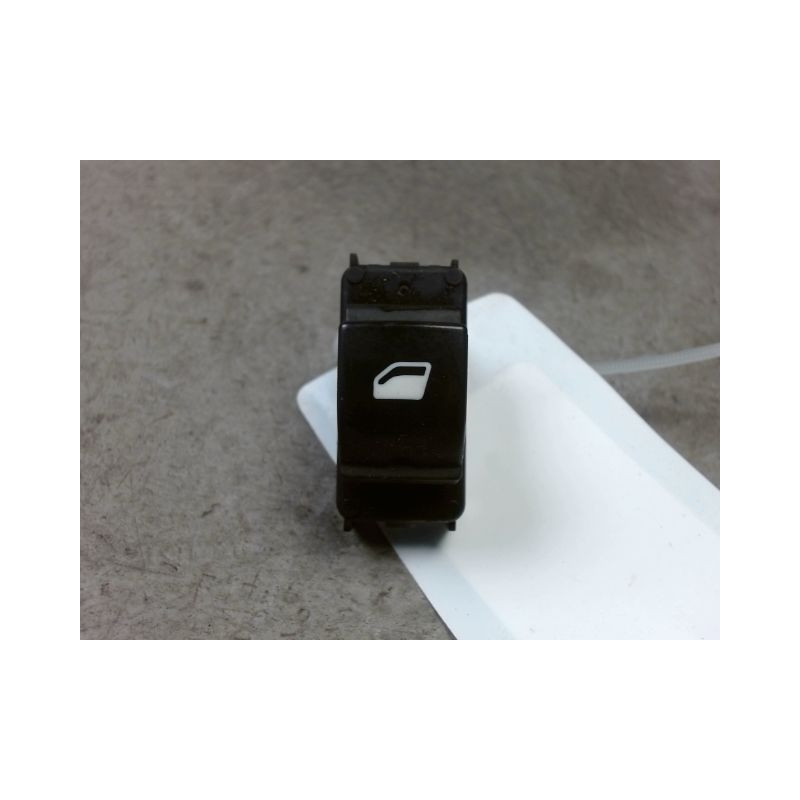 COMMANDE LEVE-GLACE PORTE AVD PEUGEOT 2008