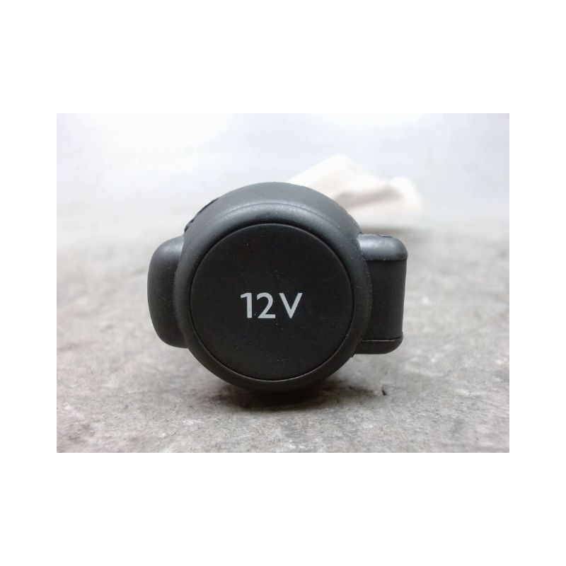 PRISE 12V AV PEUGEOT 5008