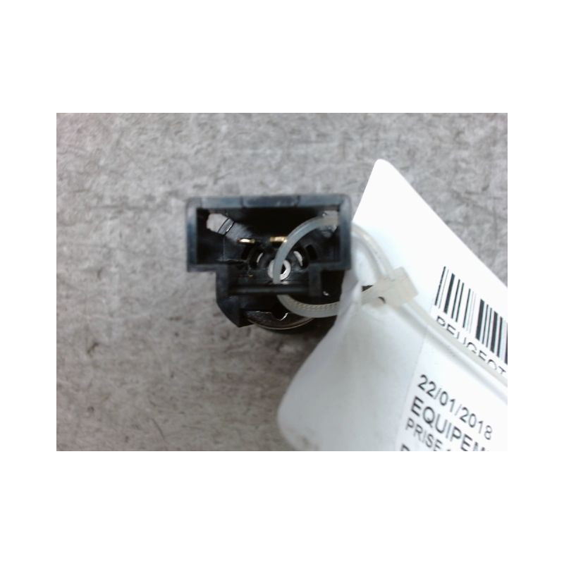 PRISE 12V AV PEUGEOT 5008
