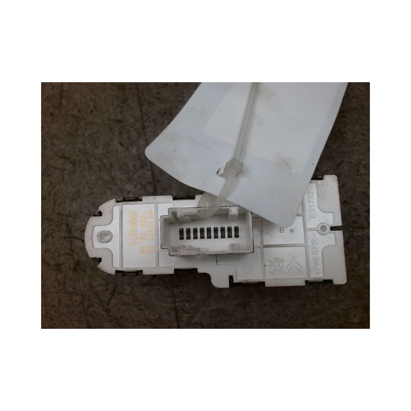 COMMANDE LEVE-GLACE PORTE AVG OPEL CORSA