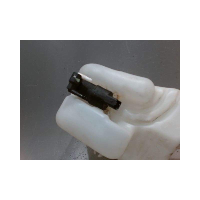 RESERVOIR LAVE-GLACE AVANT PEUGEOT 207