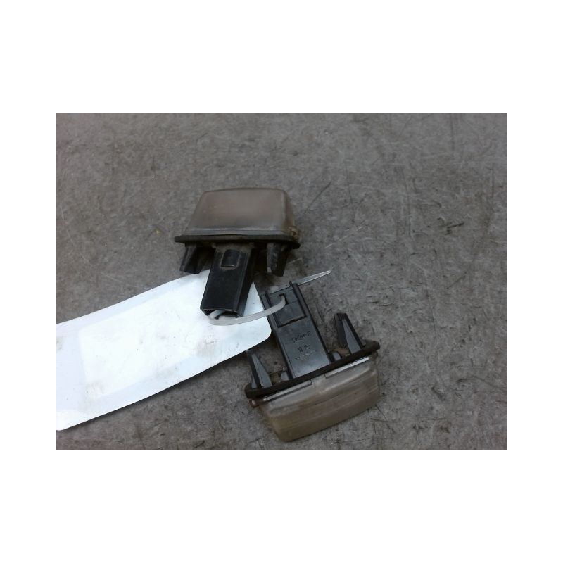 ECLAIREUR PLAQUE DE POLICE PEUGEOT 207 SW