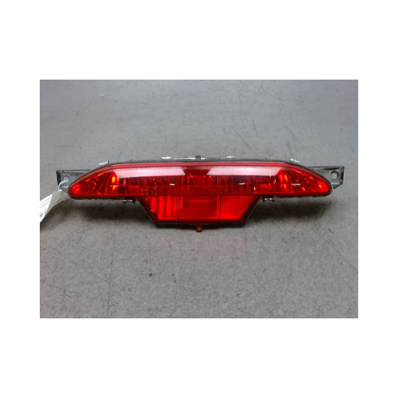 FEU BROUILLARD CENTRAL ARRIERE PEUGEOT 208
