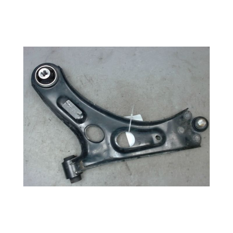 TRIANGLE INFERIEUR AVANT GAUCHE PEUGEOT 208