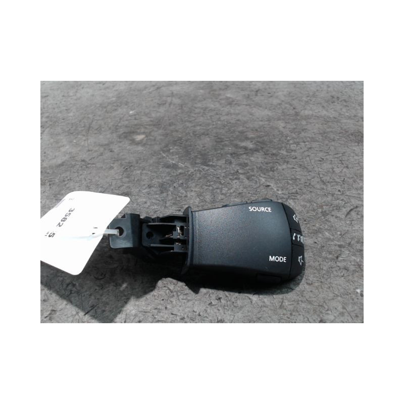 COMMANDE AUTORADIO DACIA JOGGER